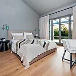 וילה Art Renata With Pool & Sauna רוביני