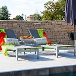 Art Renata With Pool & Sauna וילה רוביני