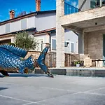 Art Renata With Pool & Sauna * רוביני