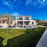 Art Renata With Pool & Sauna וילה