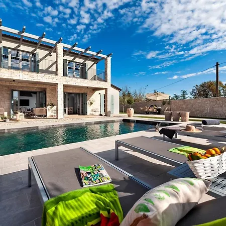 Art Renata With Pool & Sauna Villa