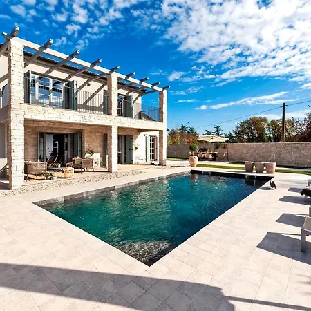 Villa Art Renata With Pool & Sauna