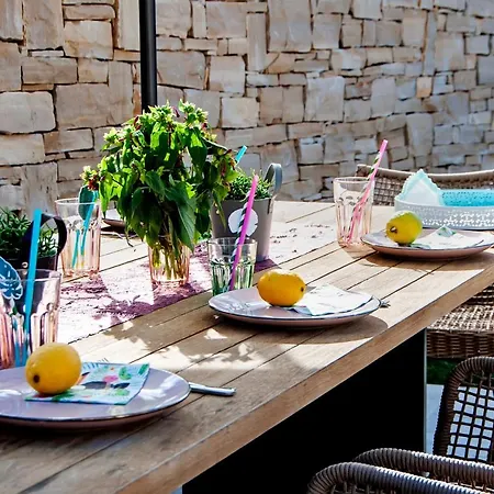 Art Renata With Pool & Sauna *