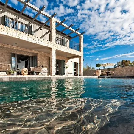Art Renata With Pool & Sauna Villa *