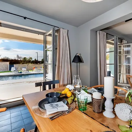 Vila Art Renata With Pool, Hot Tub & Sauna *