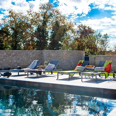 Vila Art Renata With Pool, Hot Tub & Sauna