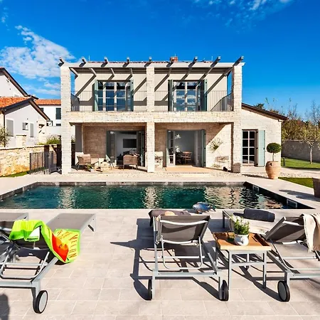 Vila Art Renata With Pool & Sauna