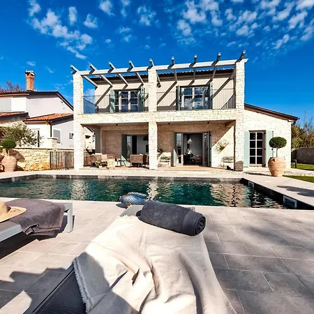 Art Renata With Pool & Sauna *