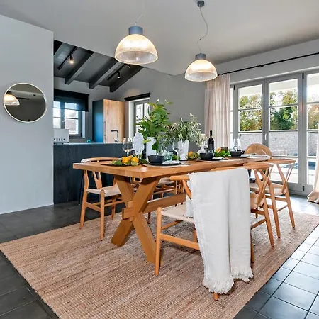 Vila Art Renata With Pool, Hot Tub & Sauna *