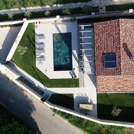 Art Renata With Pool, Hot Tub & Sauna Vila