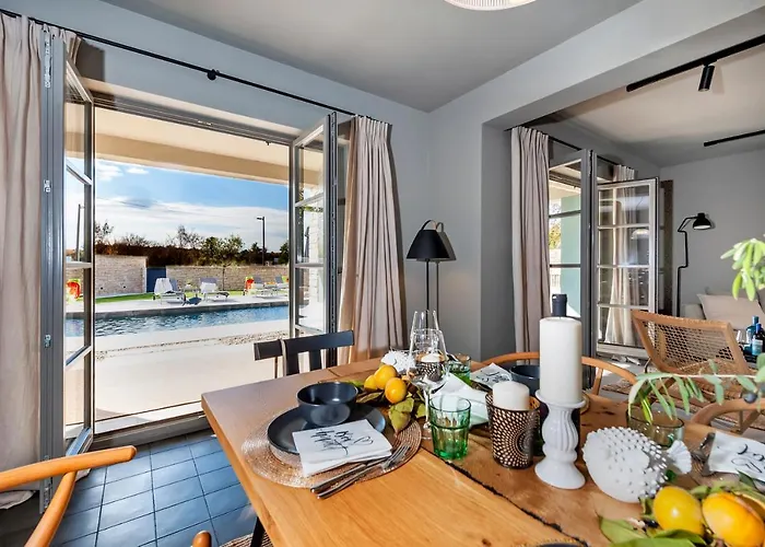 Vila Art Renata With Pool & Sauna *