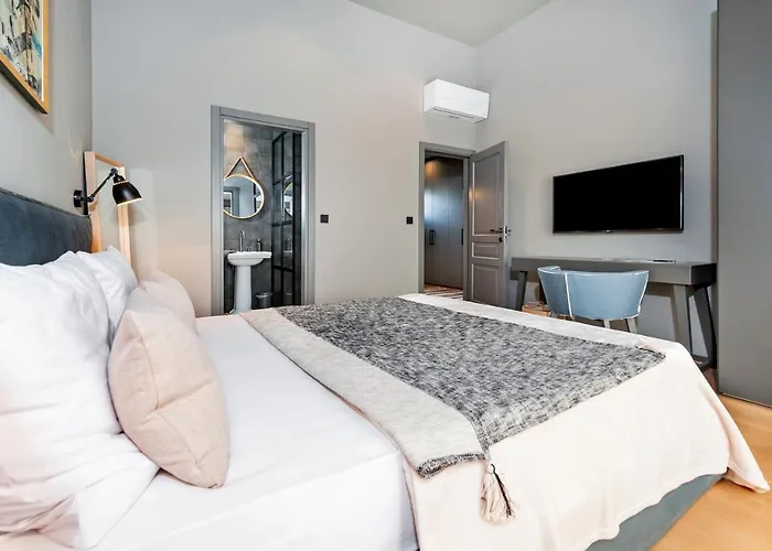 Art Renata With Pool & Sauna