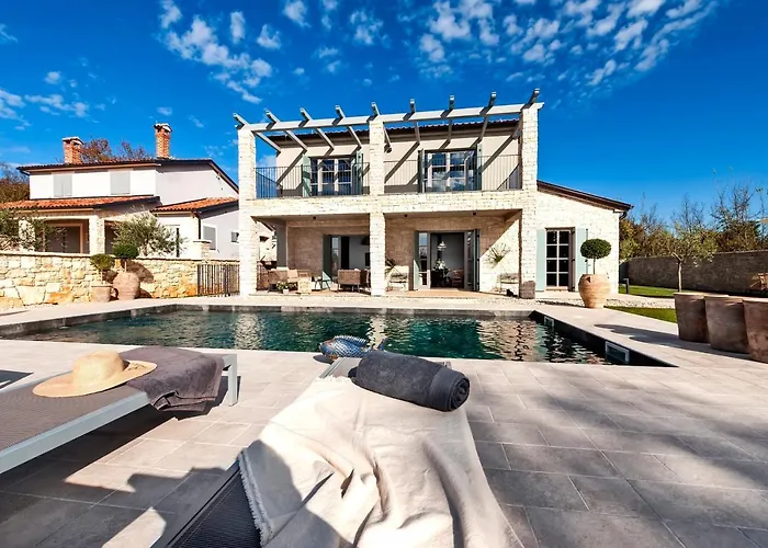 Art Renata With Pool & Sauna *