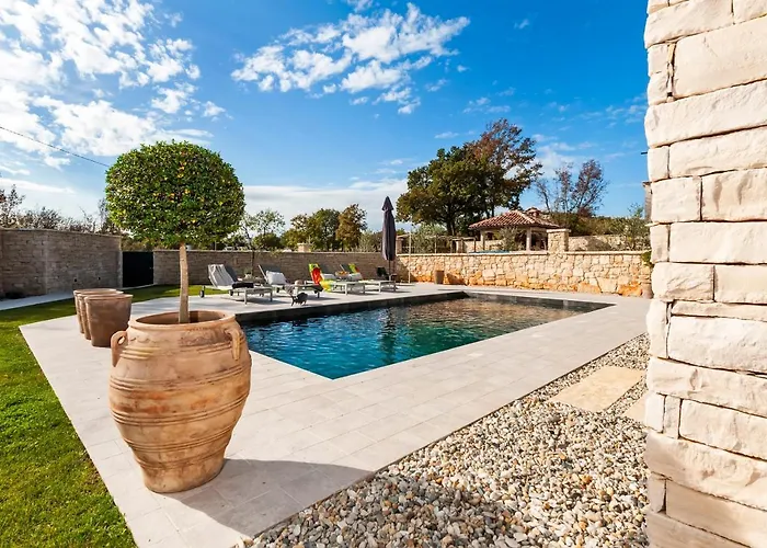 Art Renata With Pool & Sauna Vila