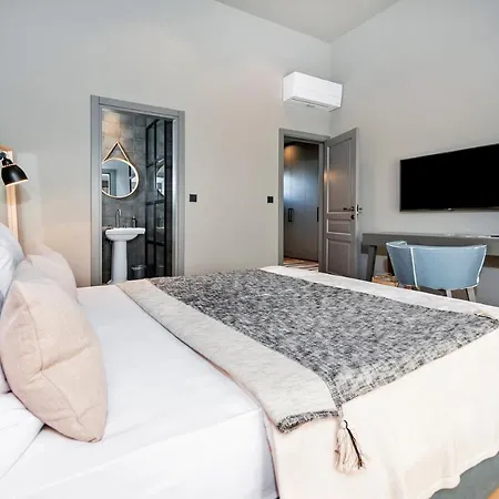 Art Renata With Pool & Sauna