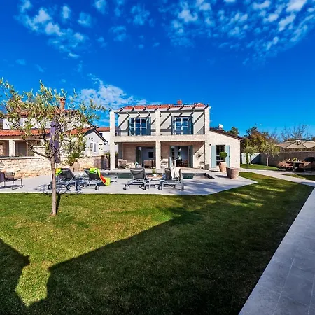 Art Renata With Pool & Sauna Villa