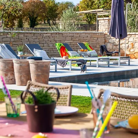 Art Renata With Pool, Hot Tub & Sauna فيلة